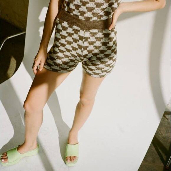 Lisa Says Gah Lucinda Shorts in Vintage Rug Mocha High Rise Knit LSG - Picture 11 of 12